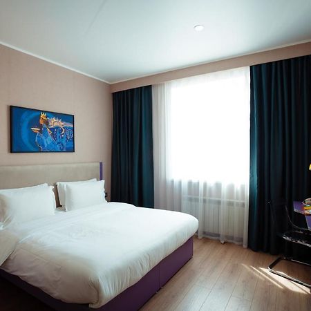 City Hotel 奇姆肯特 外观 照片