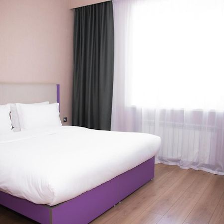 City Hotel 奇姆肯特 外观 照片
