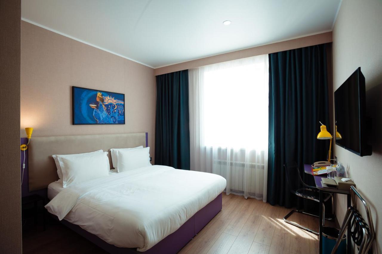 City Hotel 奇姆肯特 外观 照片