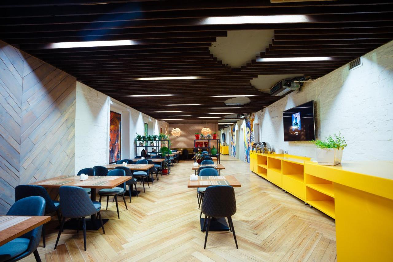 City Hotel 奇姆肯特 外观 照片
