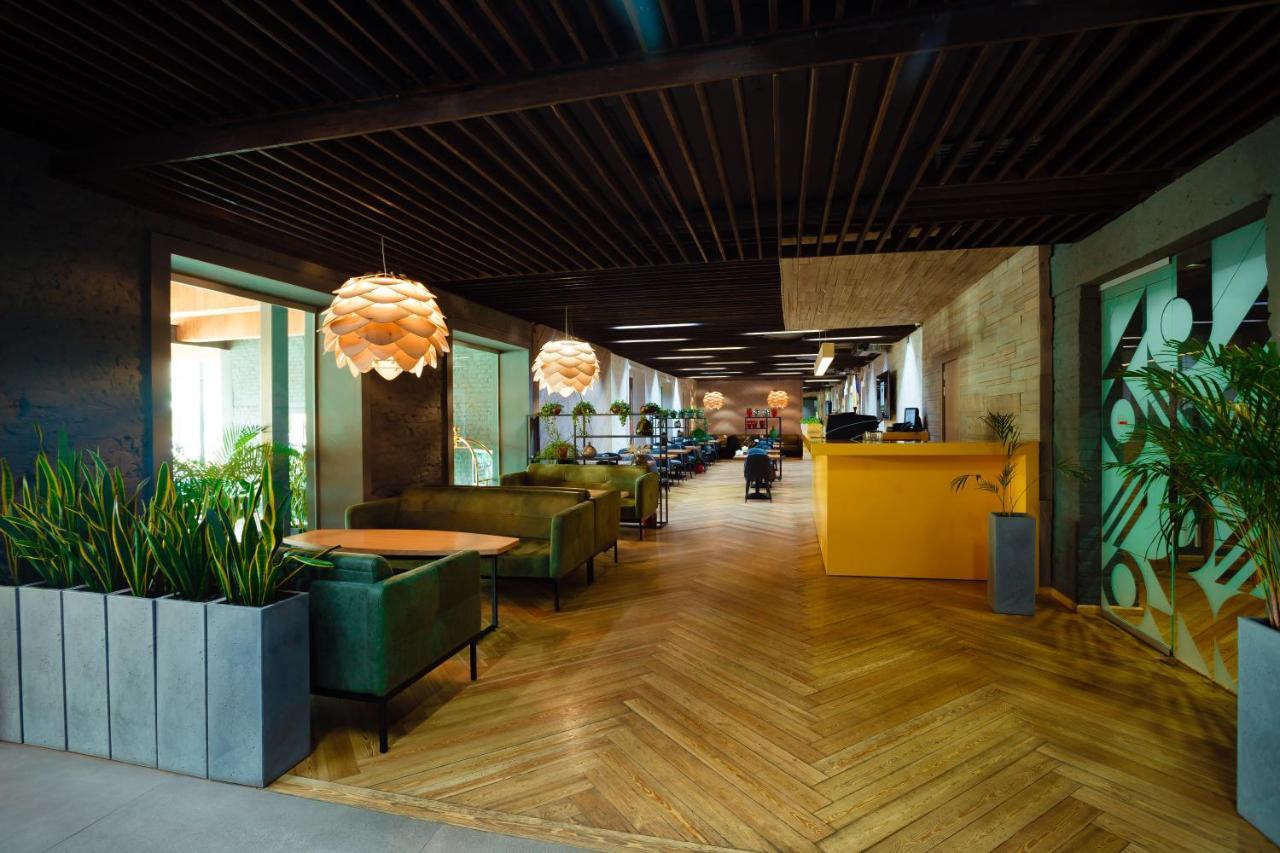 City Hotel 奇姆肯特 外观 照片
