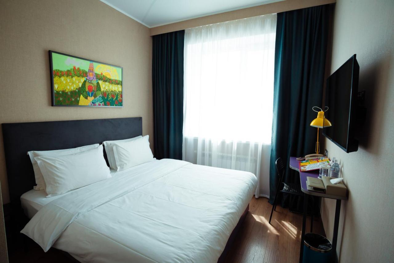 City Hotel 奇姆肯特 外观 照片