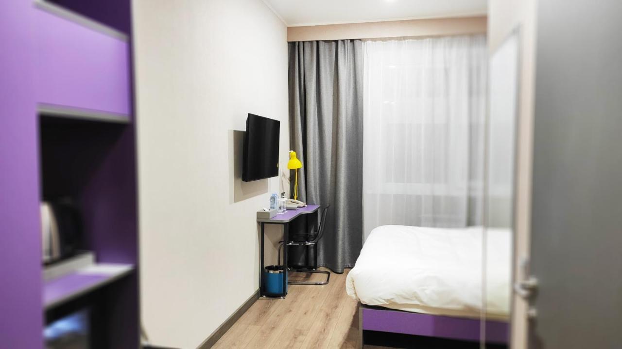 City Hotel 奇姆肯特 外观 照片